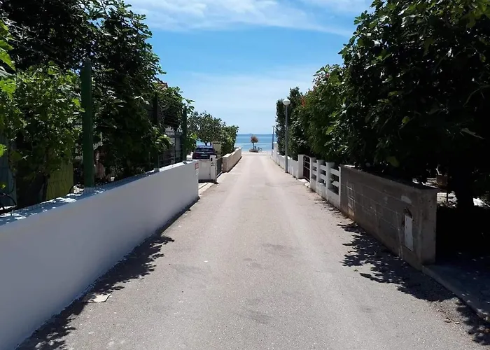 By The Sea - 18586 Vir