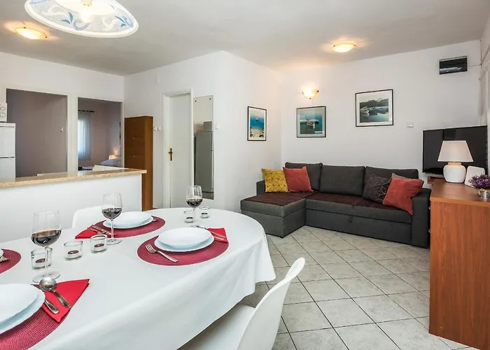 Apartment By The Sea - 18586 Vir
